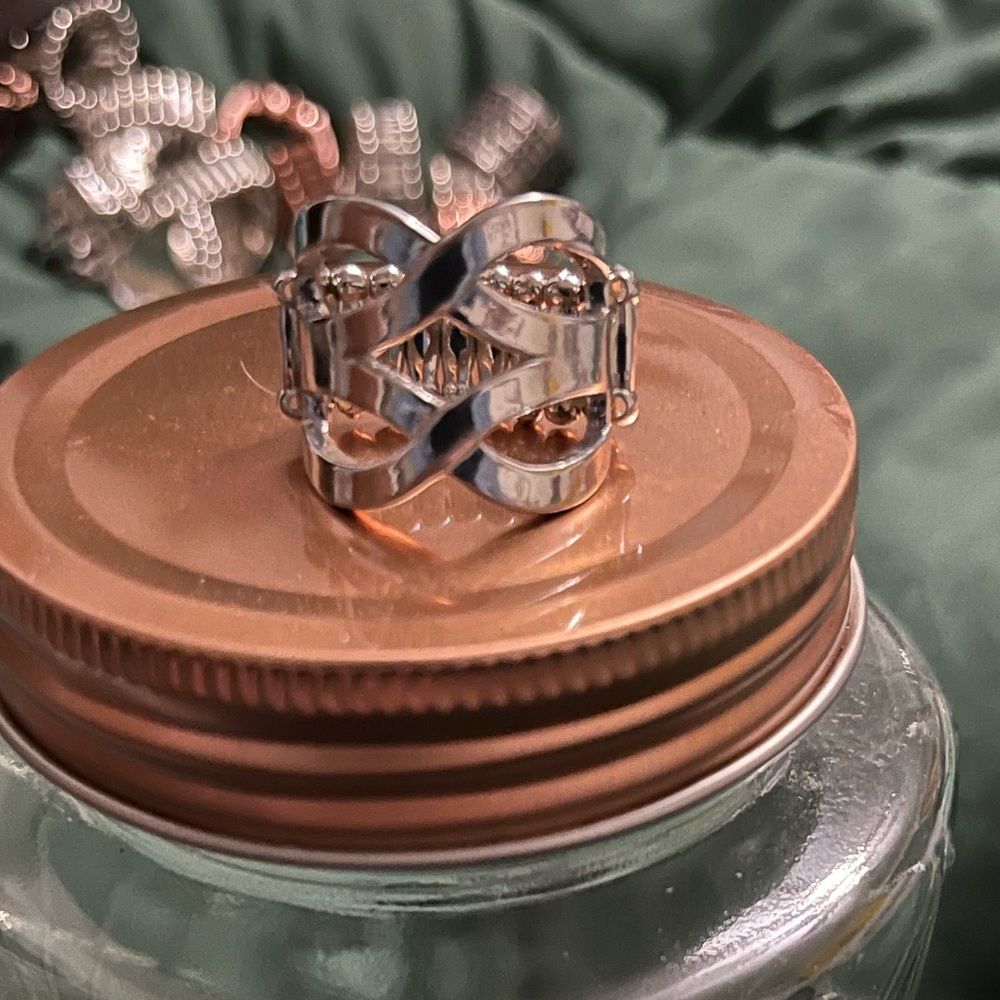 Paparazzi Rings- Stretchable band
All paparazzi Jewelry- 3 for $10